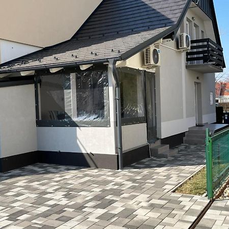 Komo Apartment Бік Екстер'єр фото