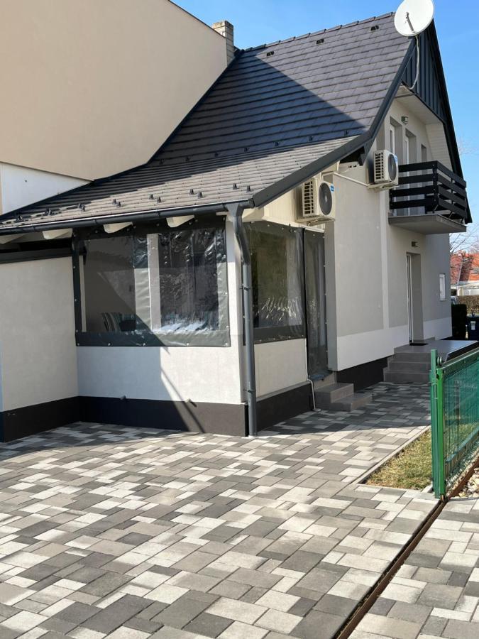 Komo Apartment Бік Екстер'єр фото